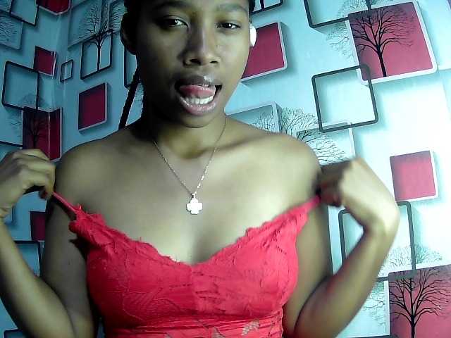 Larah00 live cam on BongaCams