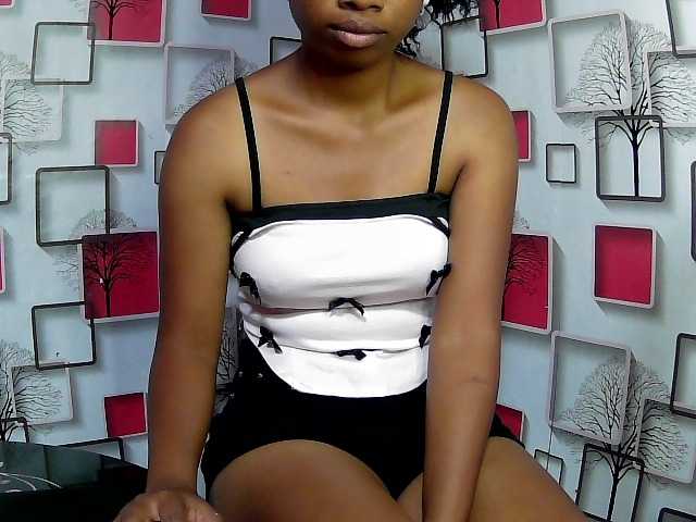 Larah00 live cam on BongaCams