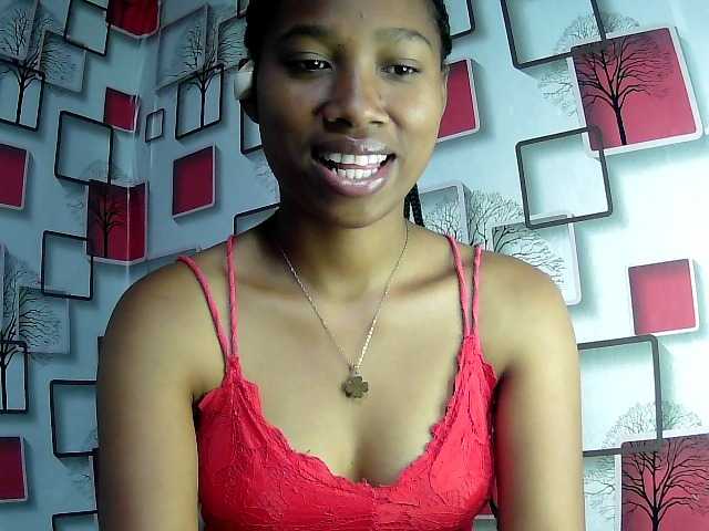 Larah00 live cam on BongaCams