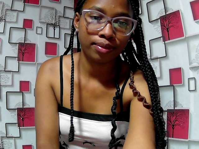 Larah00 live cam on BongaCams