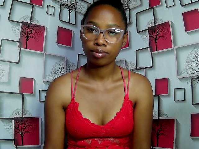 Larah00 live cam on BongaCams