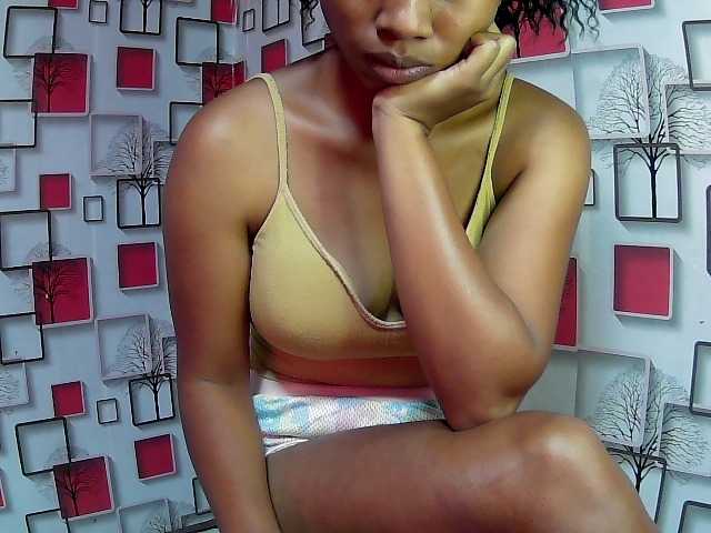 Larah00 live cam on BongaCams