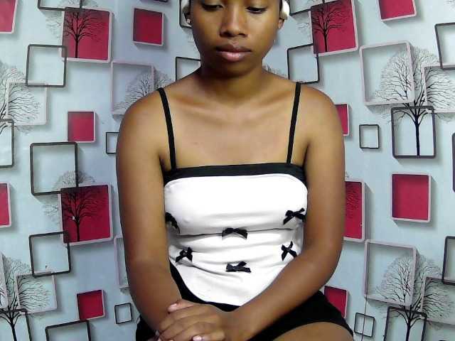 Larah00 live cam on BongaCams