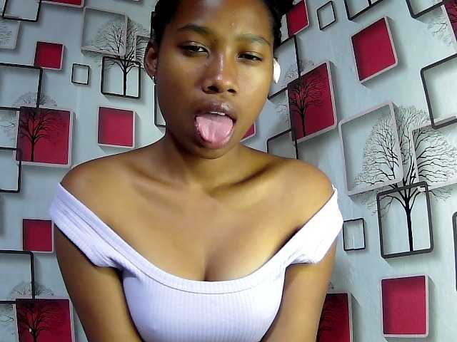 Larah00 live cam on BongaCams