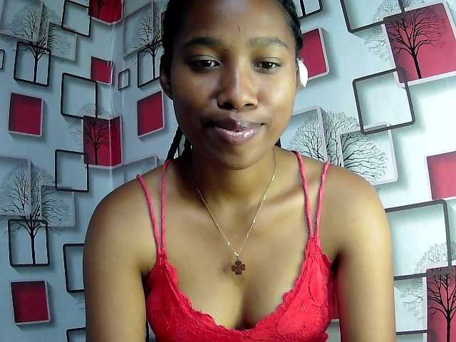 Larah00 live cam on BongaCams