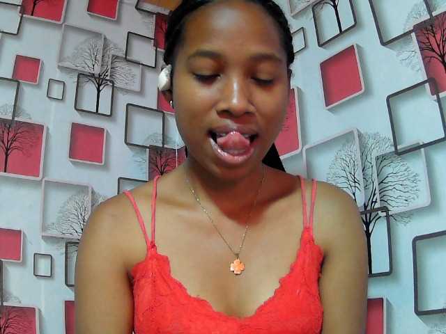 Larah00 live cam on BongaCams