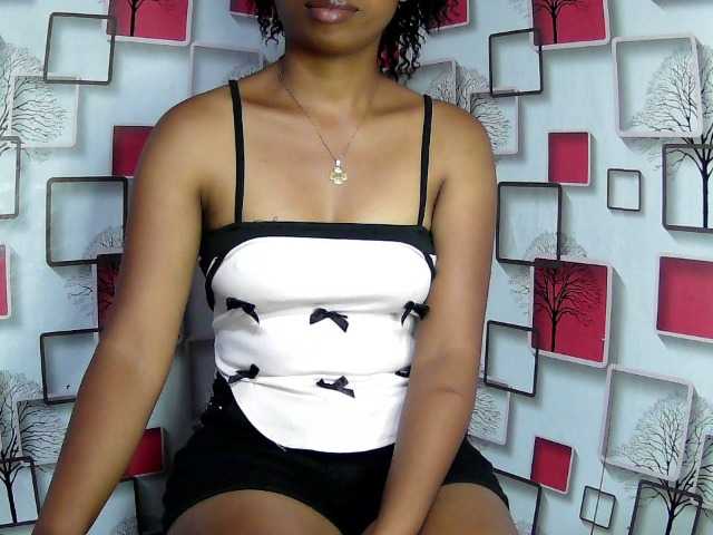 Larah00 live cam on BongaCams