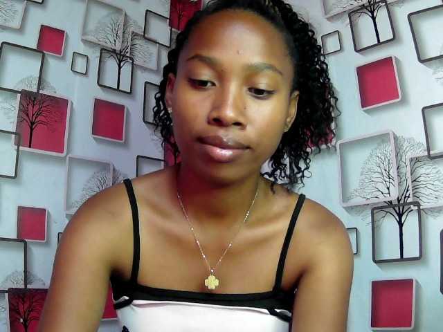 Larah00 live cam on BongaCams