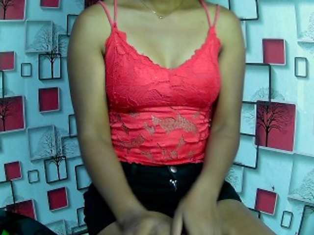 Larah00 live cam on BongaCams