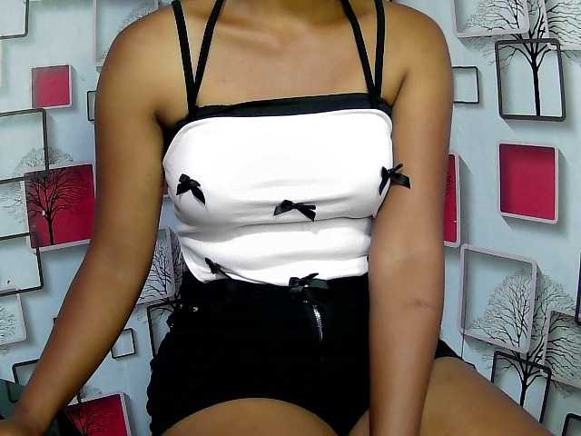 Larah00 live cam on BongaCams