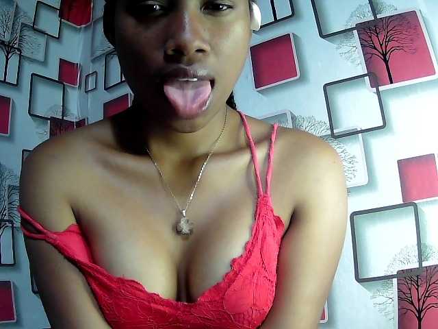 Larah00 live cam on BongaCams
