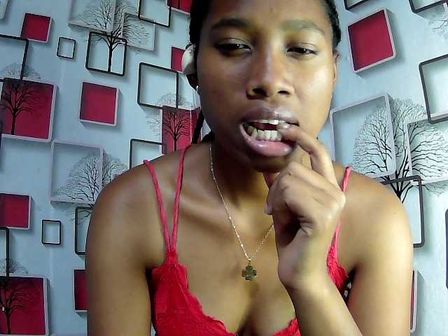 Larah00 live cam on BongaCams