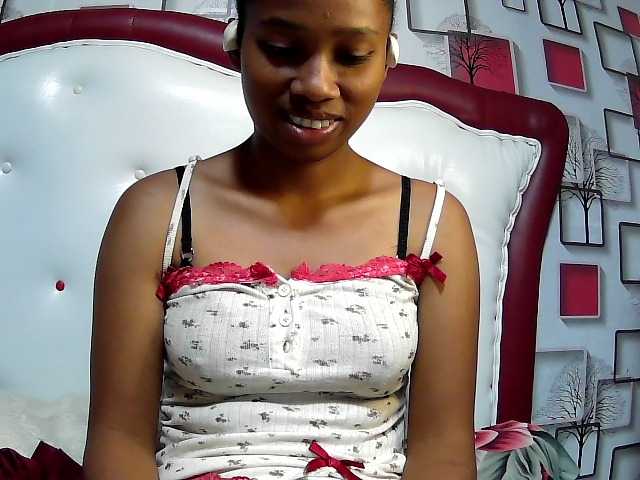 Larah00 live cam on BongaCams