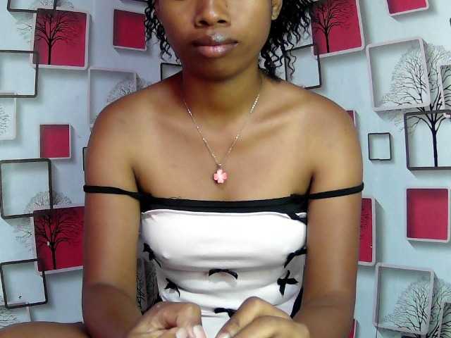 Larah00 live cam on BongaCams