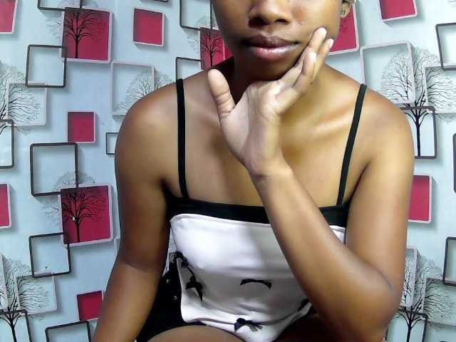 Larah00 live cam on BongaCams
