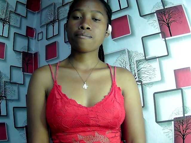 Larah00 live cam on BongaCams