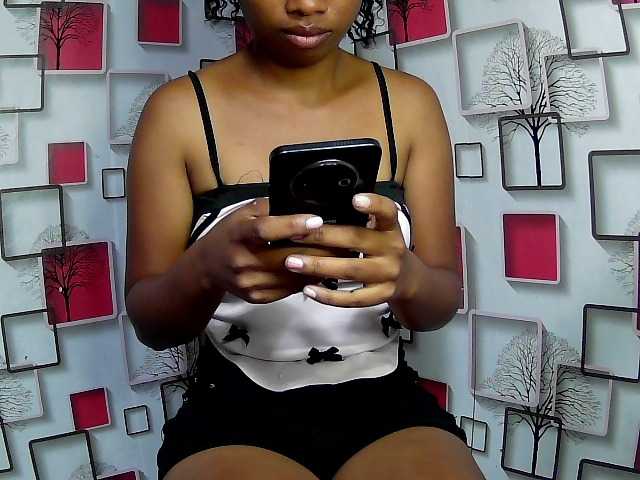Larah00 live cam on BongaCams
