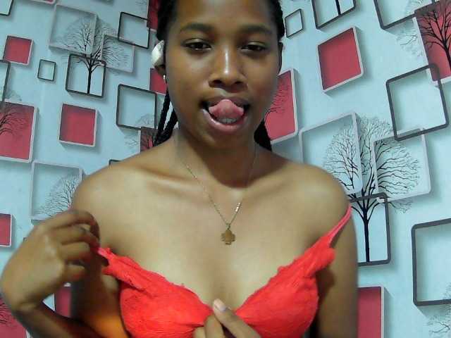 Larah00 live cam on BongaCams