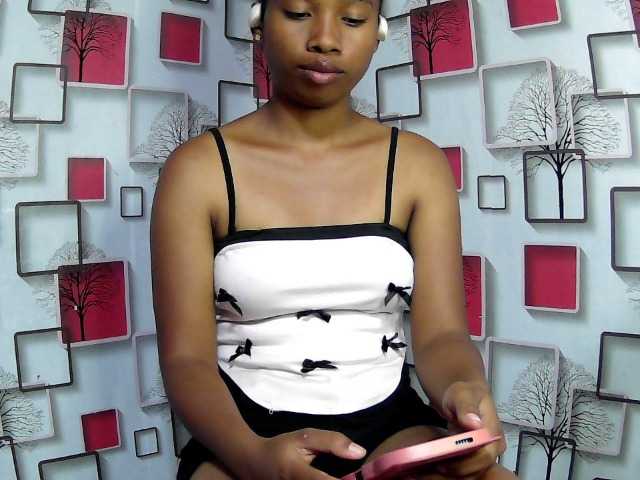 Larah00 live cam on BongaCams
