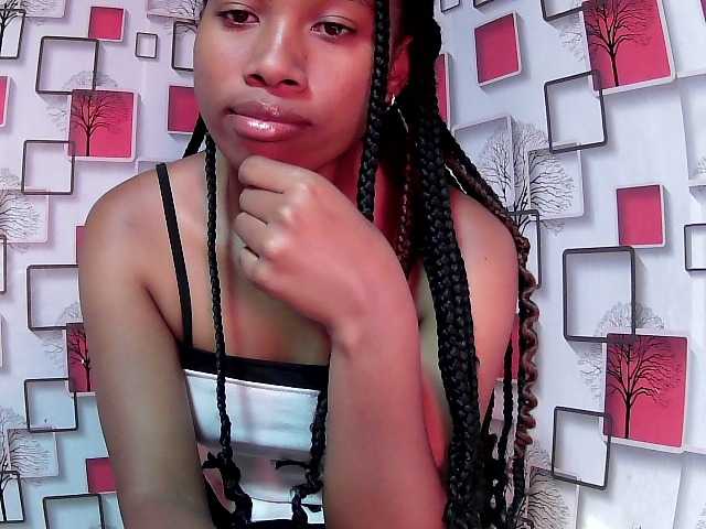 Larah00 live cam on BongaCams