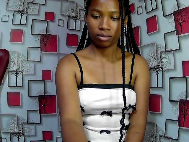 Larah00 live cam on BongaCams
