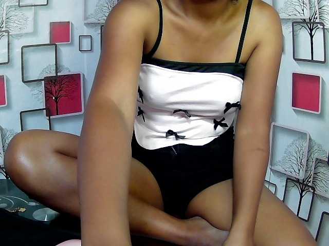 Larah00 live cam on BongaCams