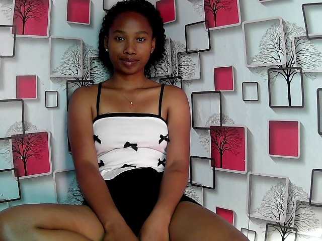 Larah00 live cam on BongaCams