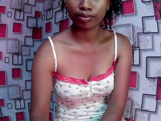 Larah00 live cam on BongaCams