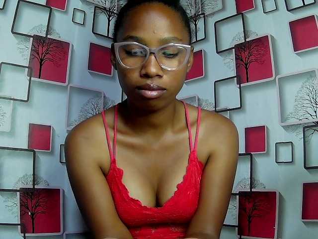 Larah00 live cam on BongaCams