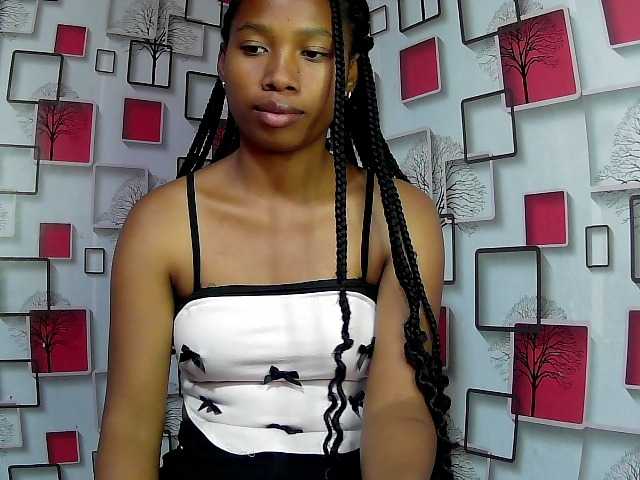 Larah00 live cam on BongaCams