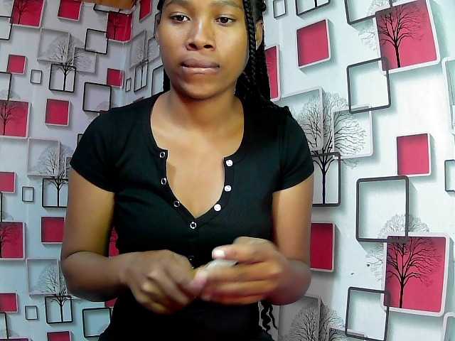 Larah00 live cam on BongaCams