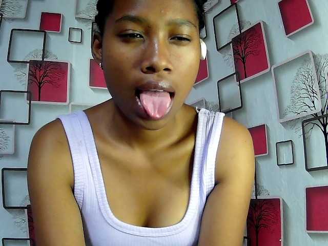 Larah00 live cam on BongaCams