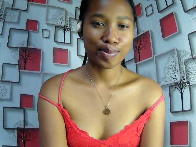 Larah00 live cam on BongaCams