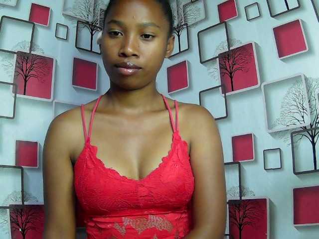 Larah00 live cam on BongaCams