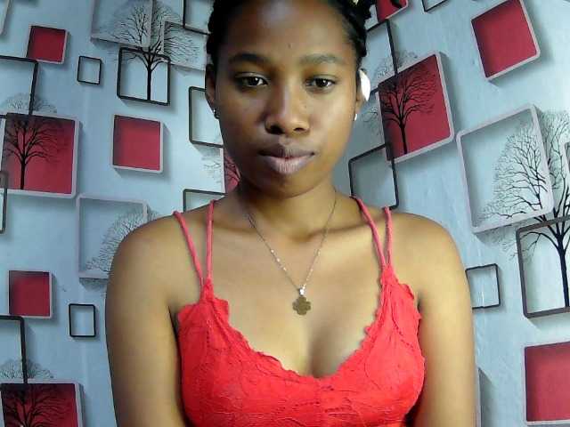 Larah00 live cam on BongaCams