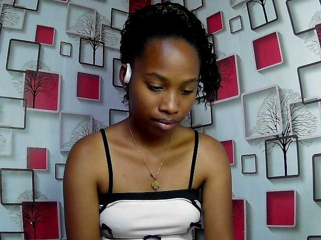Larah00 live cam on BongaCams