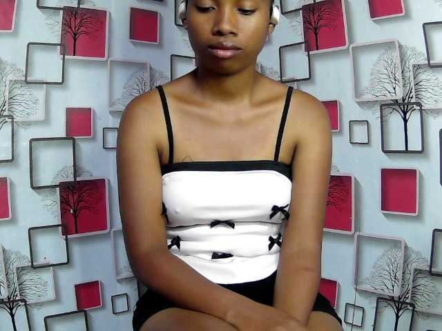 Larah00 live cam on BongaCams