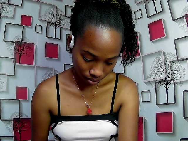 Larah00 live cam on BongaCams