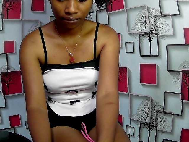 Larah00 live cam on BongaCams