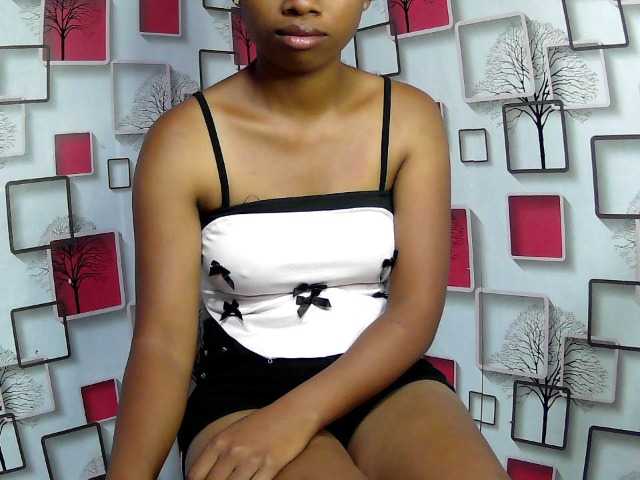 Larah00 live cam on BongaCams