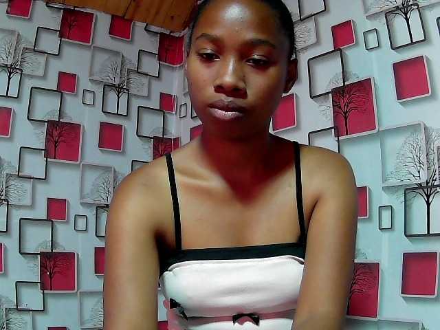 Larah00 live cam on BongaCams