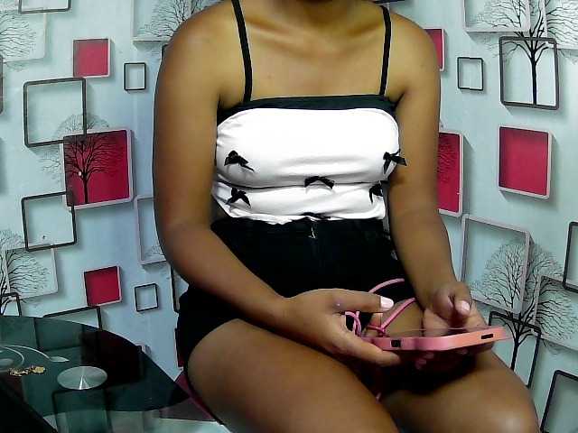 Larah00 live cam on BongaCams
