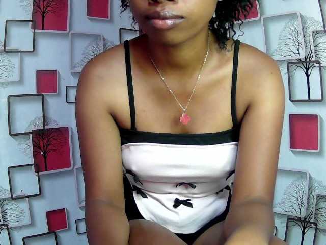 Larah00 live cam on BongaCams
