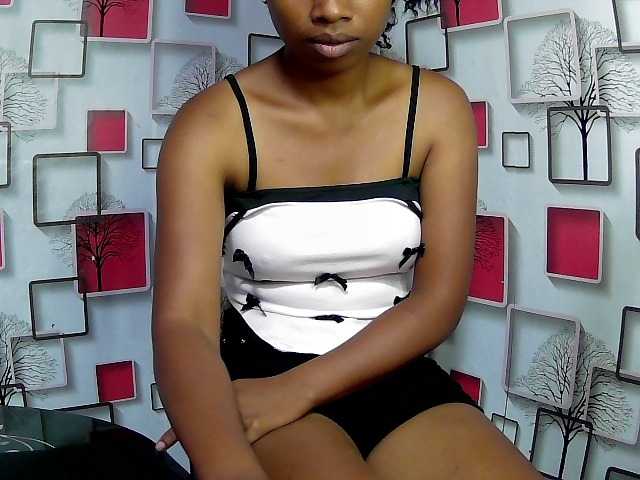 Larah00 live cam on BongaCams