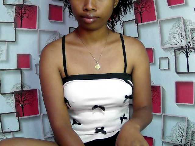 Larah00 live cam on BongaCams