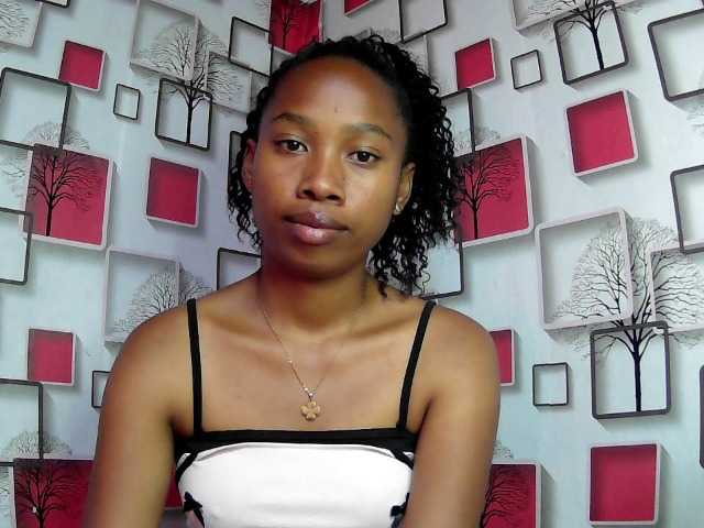 Larah00 live cam on BongaCams