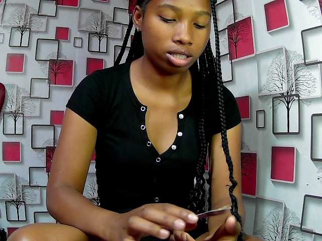 Larah00 live cam on BongaCams