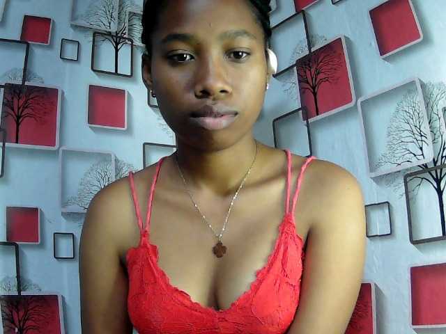 Larah00 live cam on BongaCams