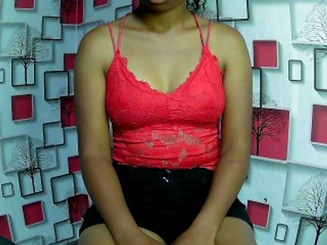 Larah00 live cam on BongaCams