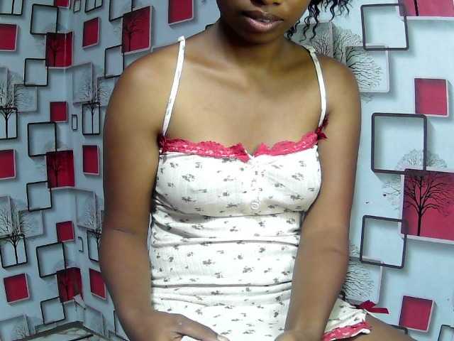 Larah00 live cam on BongaCams